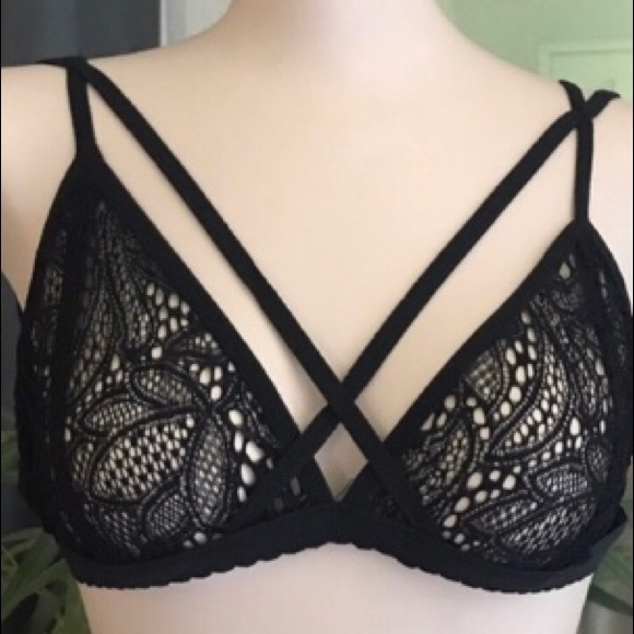 Other - Black lacy Bralette size L